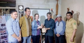 Danielle Kreb Pesut Mahakam<br>Kunjugan Danielle Kreb ke RBK berbagi informasi mengenai Pesut Mahakam